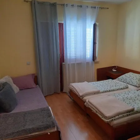 Apartment Goran